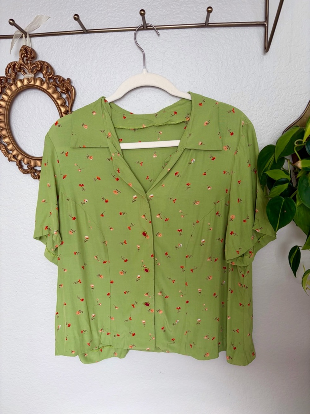 Women’s Green Floral Button-Front Blouse